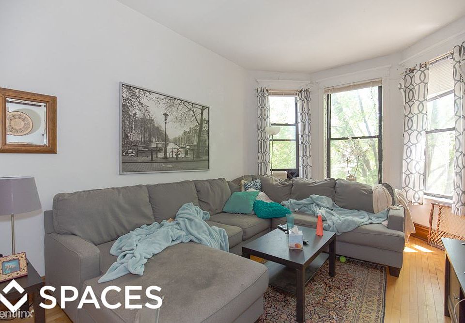 1st image of 3620 N Hermitage Ave APT 2