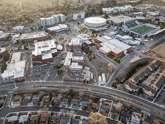 4th image of 285 Bartlett St