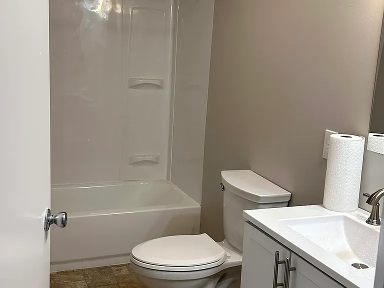 242 Fort Pleasant Ave #1L — Photo 7