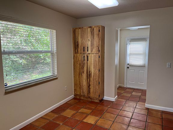 4th image of 132 Jennings Ave