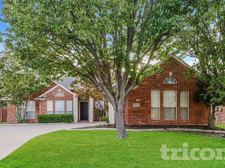10717 Elmhurst Ln — Photo 1