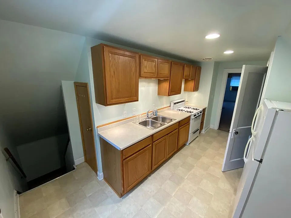 13488 Clifton Blvd #3
