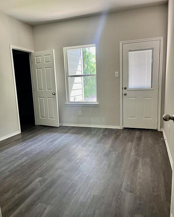 310 S 12th St Conroe, TX | Zillow