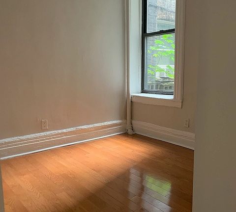 3rd image of 165 W 4th St APT 6
