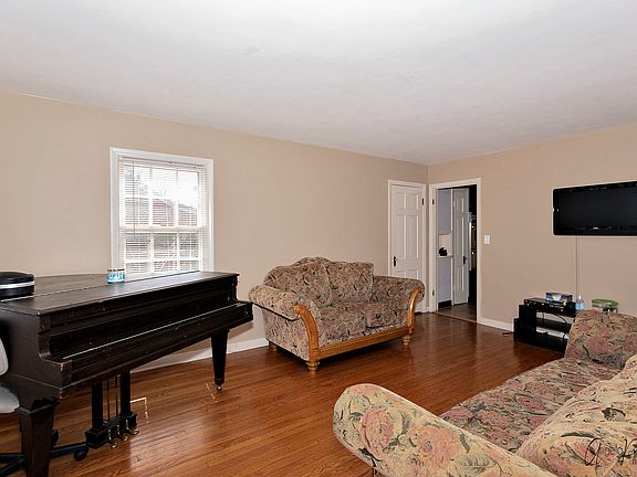 4th image of 2806 N Lewis Ave