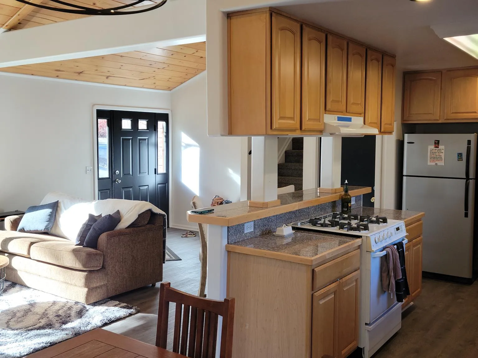 3 bed, 1082 sqft, $3,900 — Photo 2