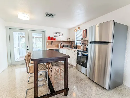 2417 Bay St Photo 1