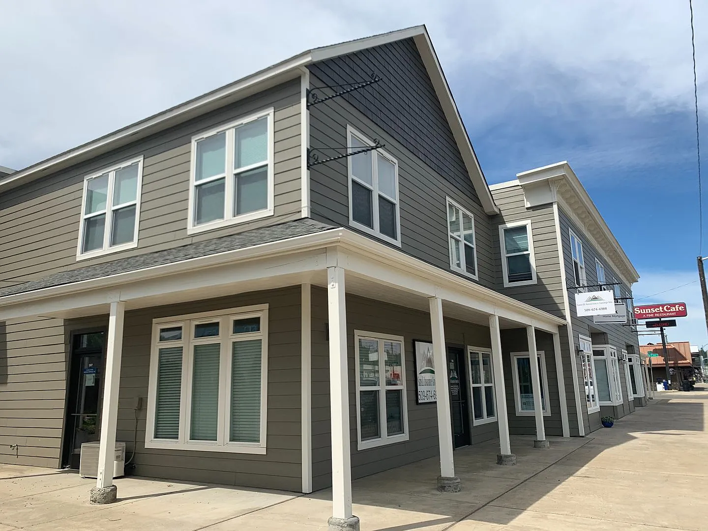 Victorian Town Center — Photo 1