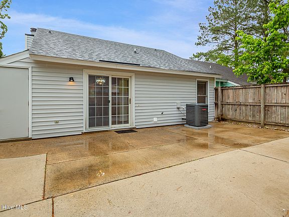5th image of 2332 Villa Drive