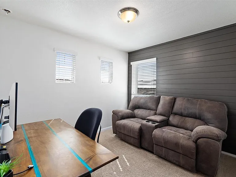 10308 Hatton Ln — Photo 20