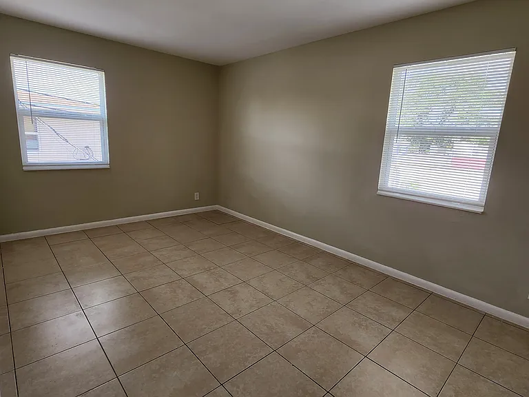 933 Laurel Dr — Photo 28
