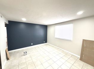 616 S 19th St #5, Lincoln, NE 68510