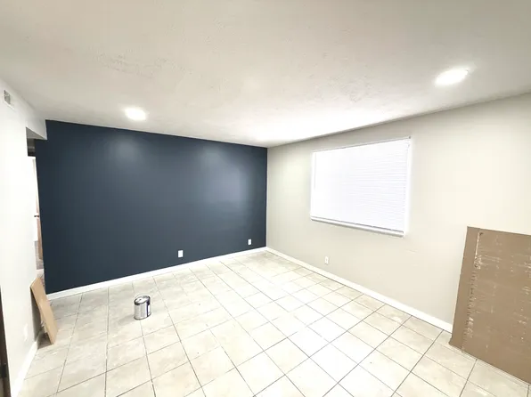 616 S 19th St #5, Lincoln, NE 68510