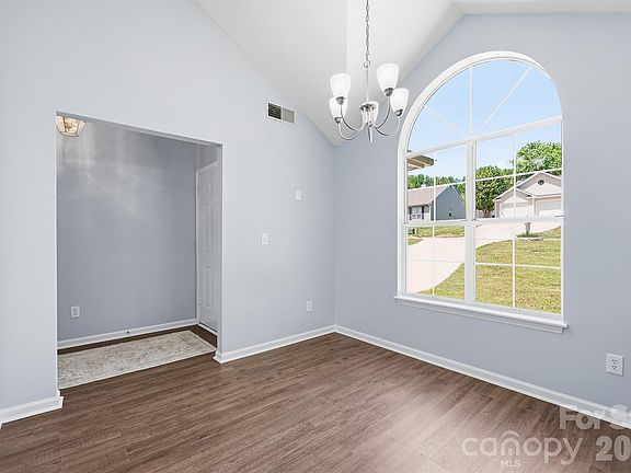 5th image of 874 Rebecca Jane Dr