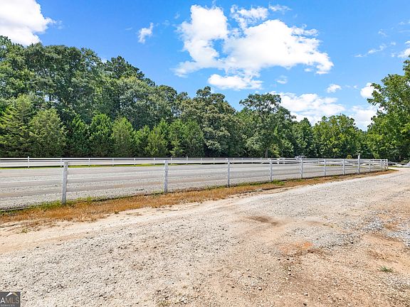 3rd image of 493 Boone Rd