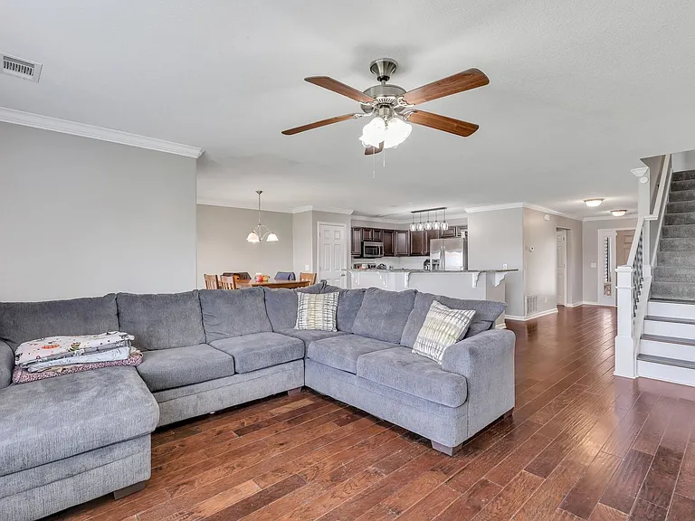 94 Lake Shore Blvd — Photo 17