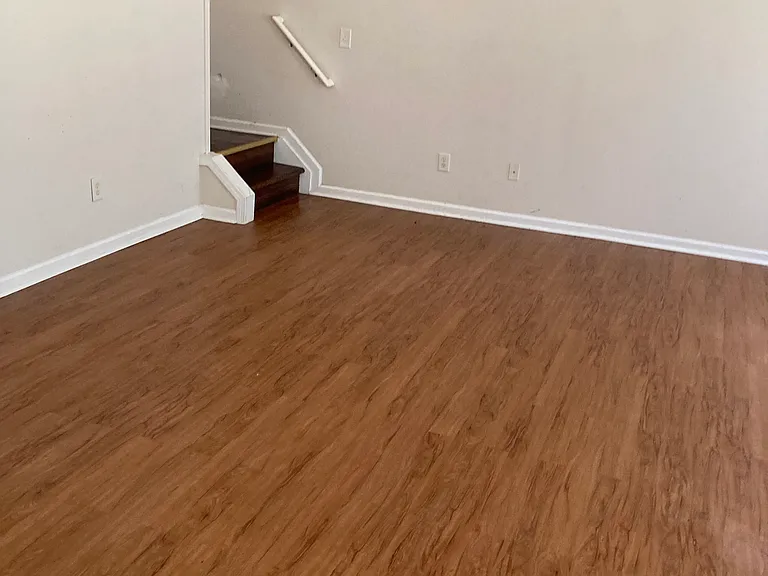 702 Wamock Dr — Photo 4