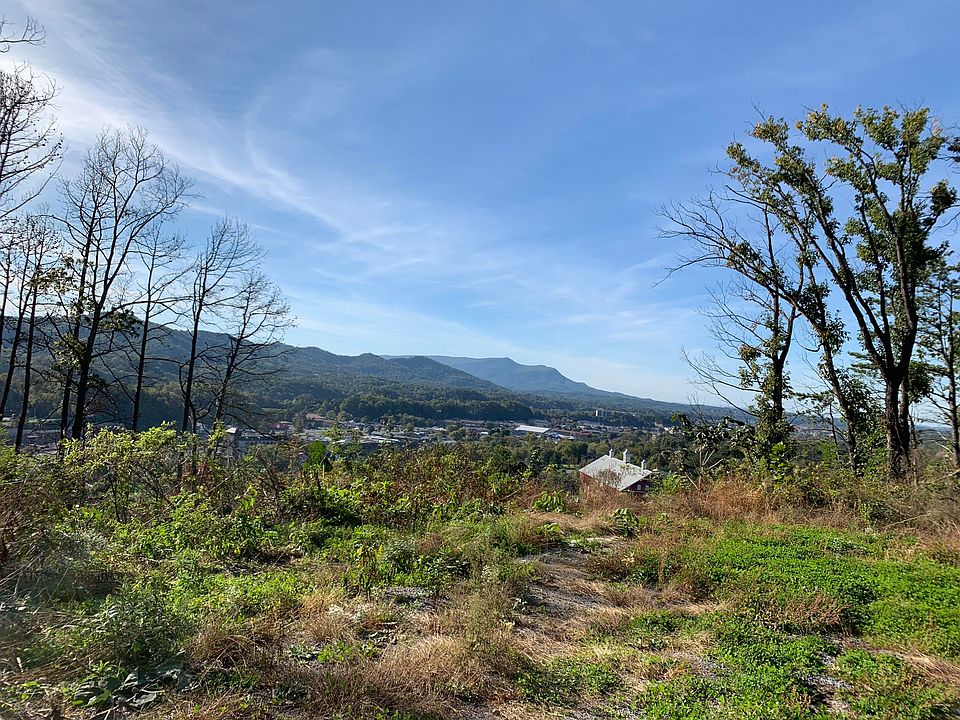 1st image of Laurelwood Dr