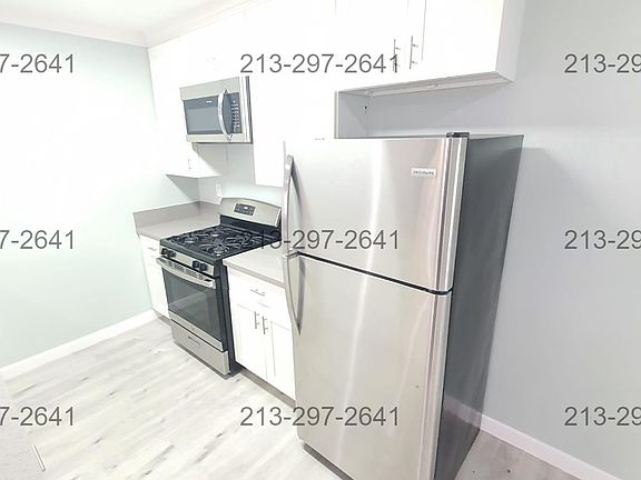 3rd image of 13961 Oxnard St #18
