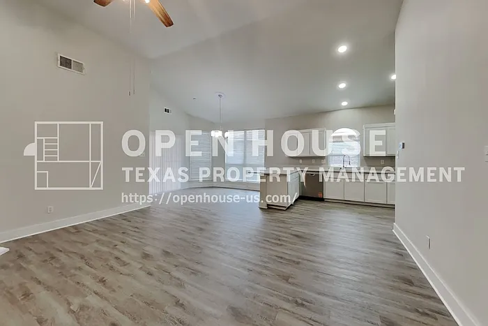 905 Hunter Ln — Photo 4