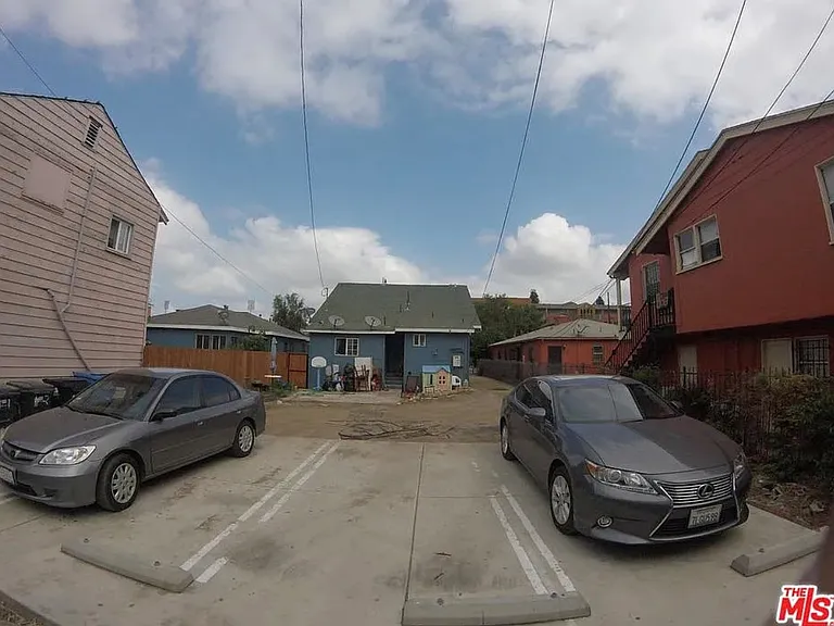 648 W 40th Pl #3 — Photo 16