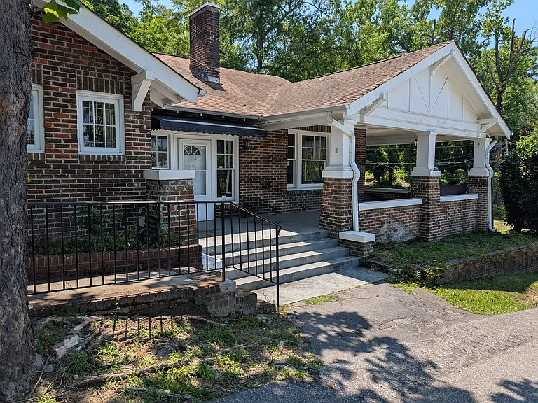 2201 Blossom St — Photo 2