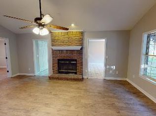 104 E Roxbury Rd, Dothan, AL 36305