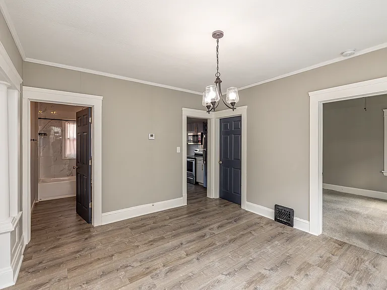 2135 W 105th St — Photo 9