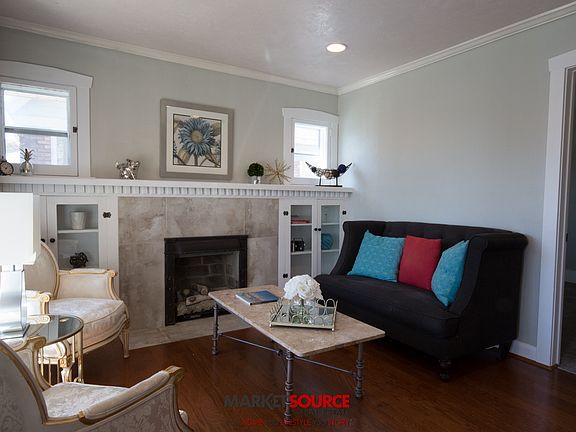 4th image of 1475 E Redondo Ave