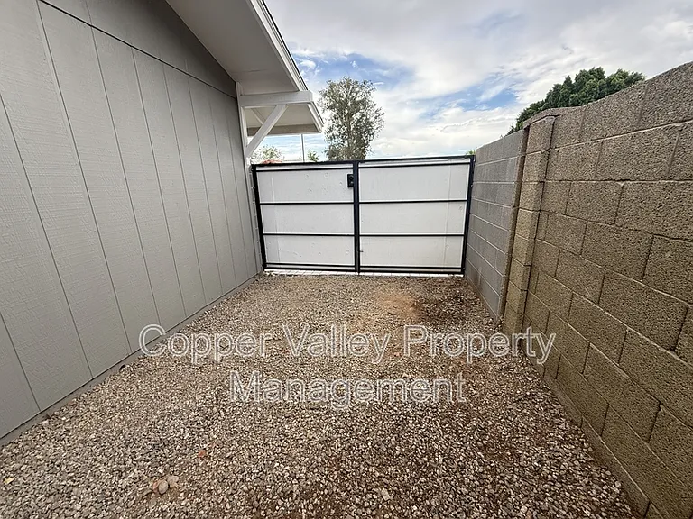 4415 W Gelding Dr — Photo 18