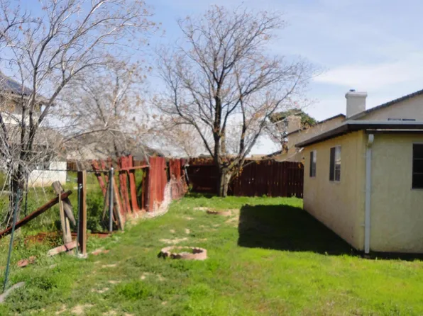 2113 Lightcap St, Lancaster, CA 93535