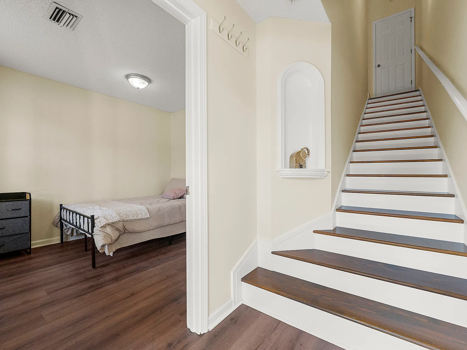 2 bed, 1500 sqft, $1,500 — Photo 4