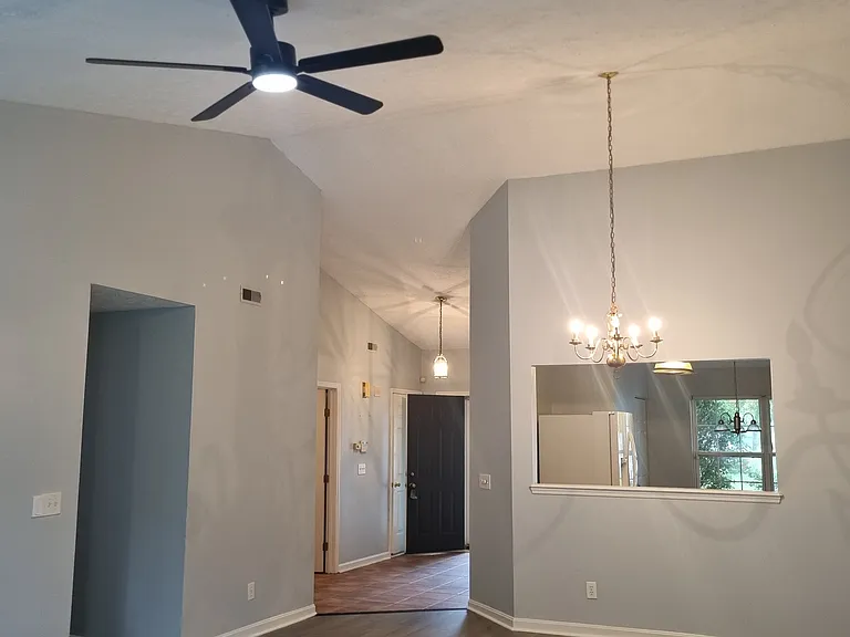 210 Elmwood Dr — Photo 10