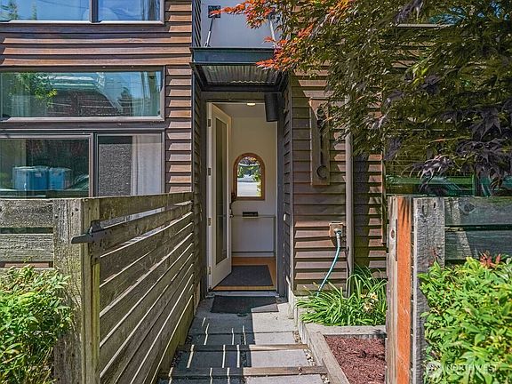3rd image of 6911 California Avenue SW #C