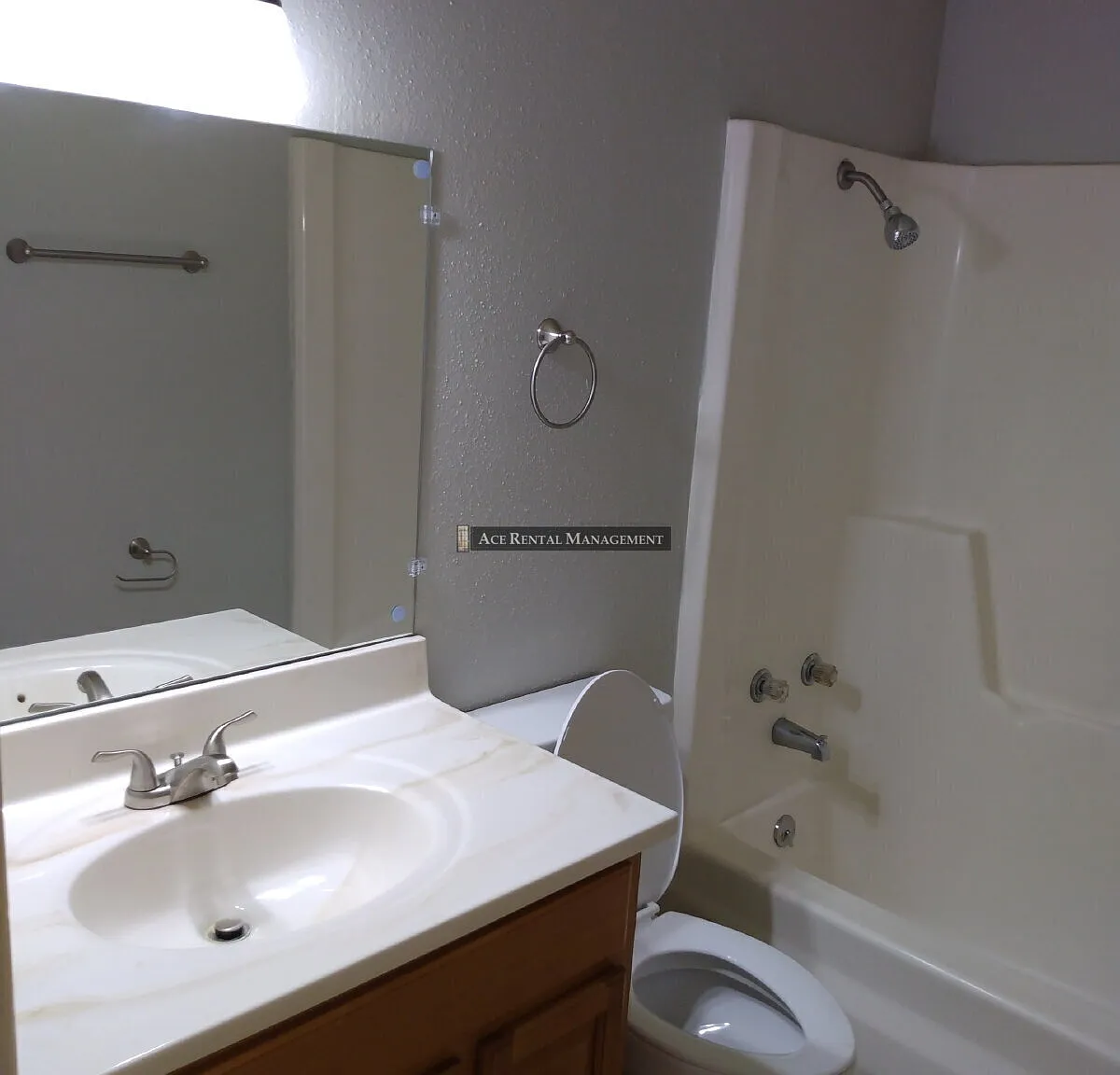 Spacious 2 Bedroom | 1 Bathroom Apartment Home Sanctuary located at the Concord Apartment Homes i... — Photo 3