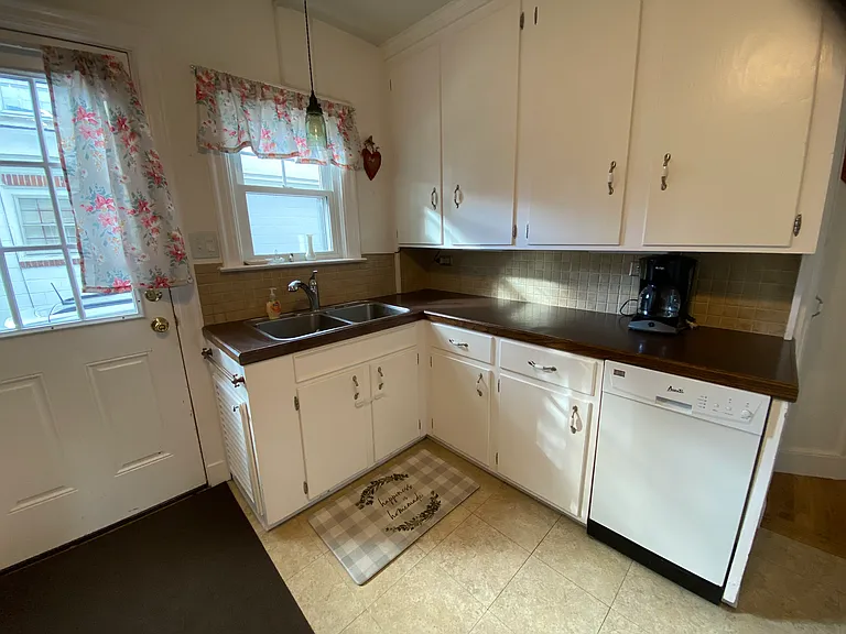 22 Abbott St — Photo 6