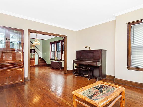 4th image of 5526 W Cornelia Ave