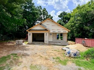104 Pleasant Ridge Dr, Florence, AL 35633