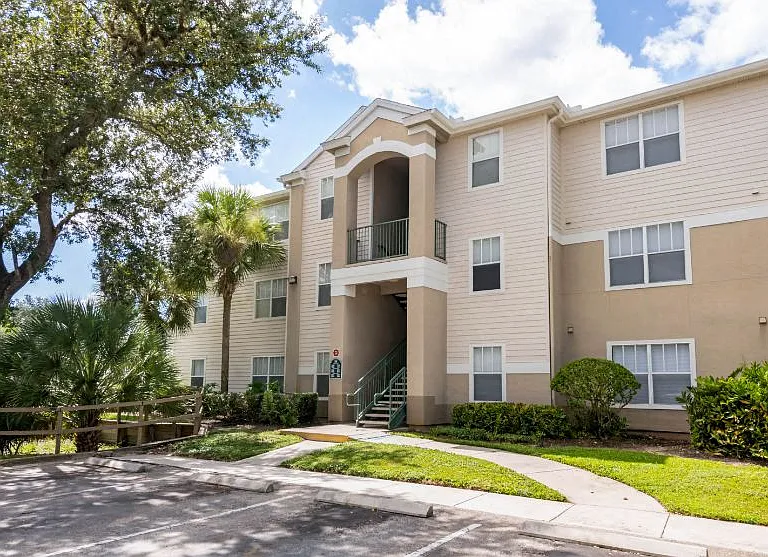Westwood Apartments — Photo 26