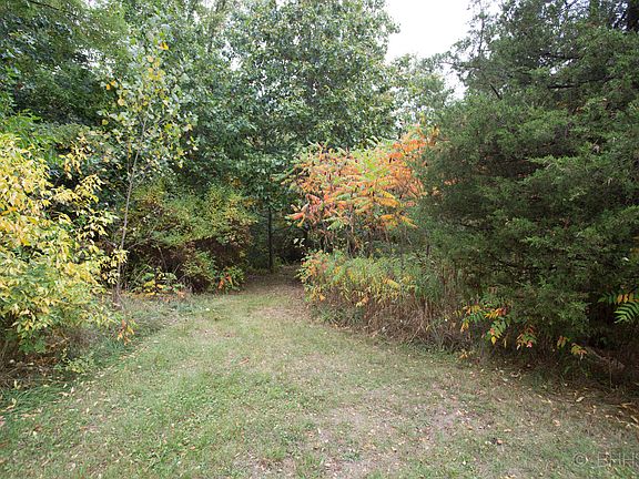 4th image of 16900 Stoney Creek Ct