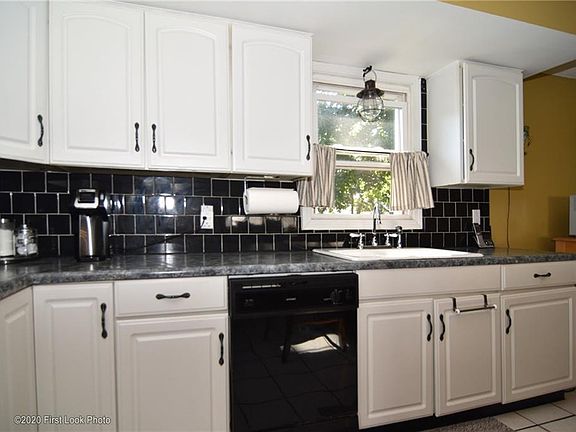 4th image of 10 Standish Ave