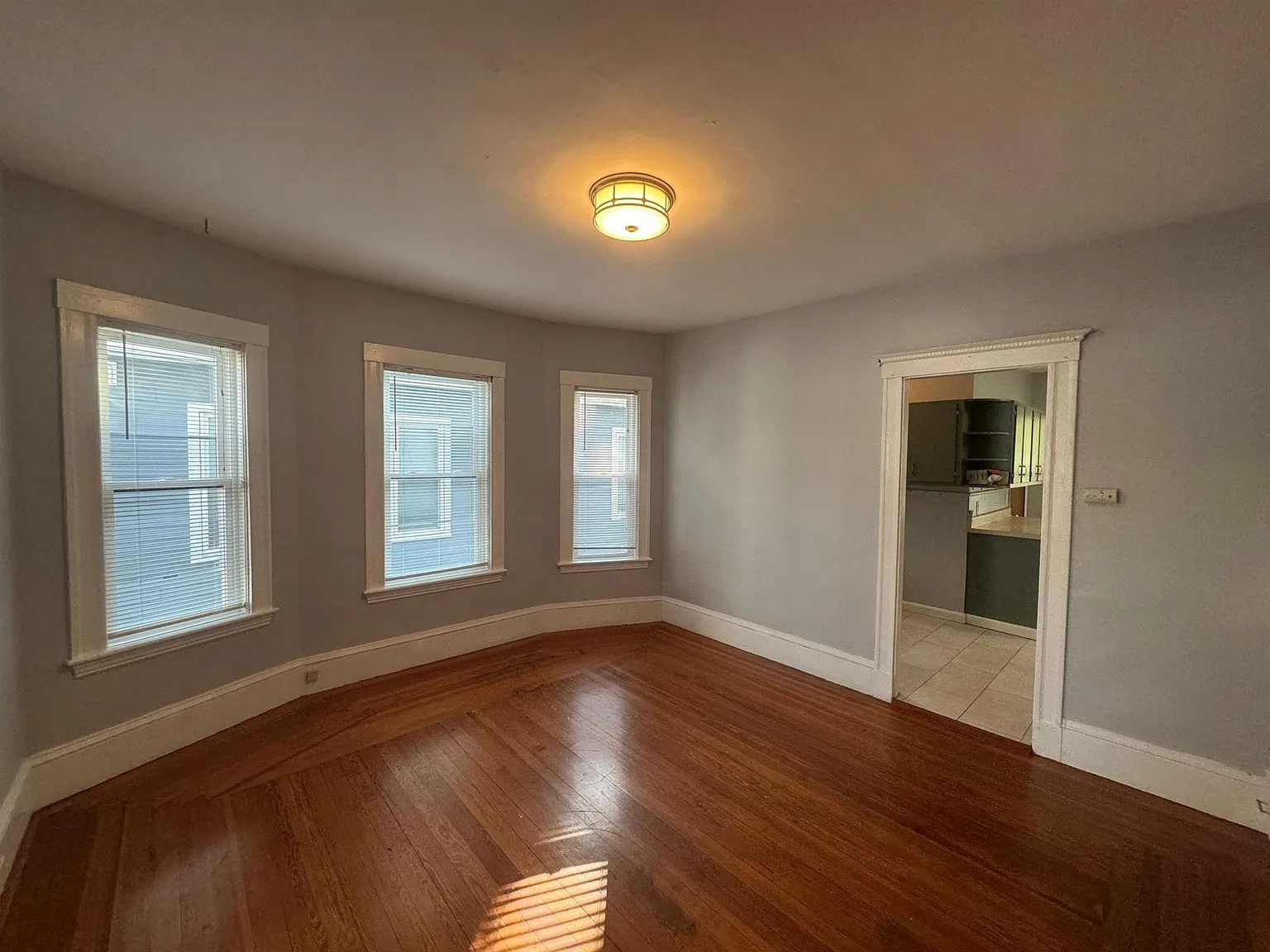 4 bed, $5,000 — Photo 3