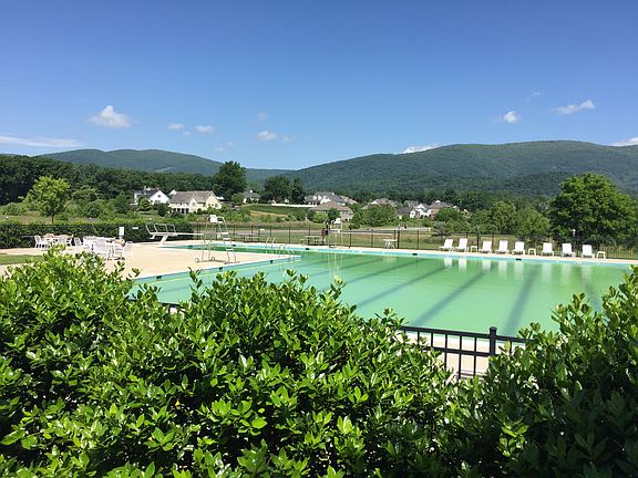 Pool w the beatbox views is 