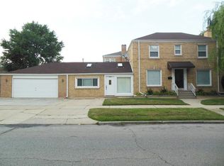 4732 Cleveland St, Skokie, IL 60076