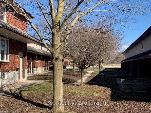 215 McNab St #8, Brockton, ON N0G 2V0