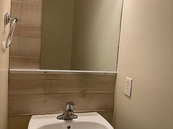 5th image of 132 Patriot Ct