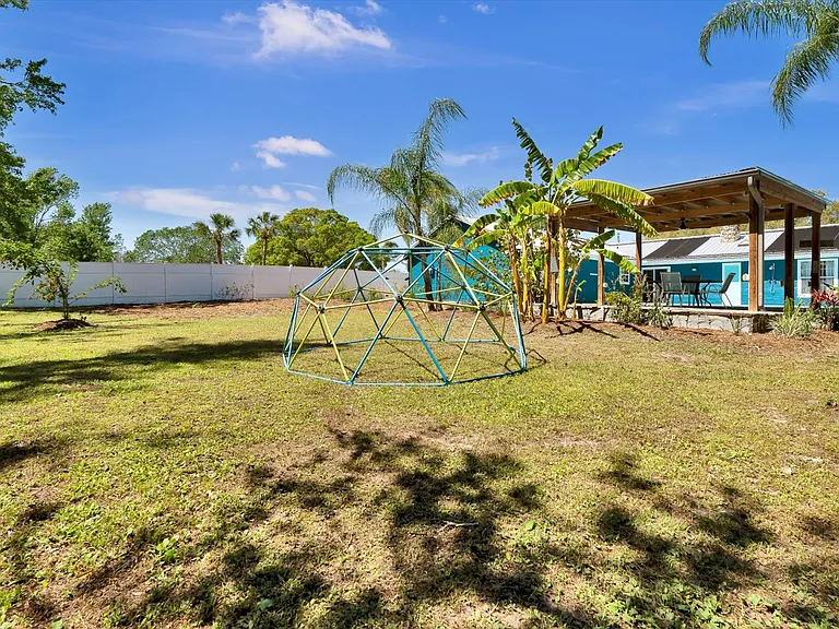 245 Country Circle Dr E — Photo 41