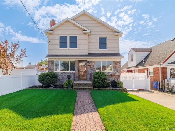 775 Roosevelt Street, Franklin Square, NY 11010