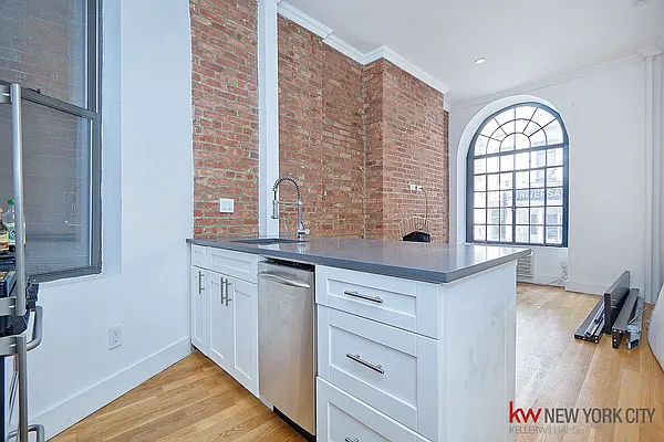 Rented by Keller Williams NYC | media 29