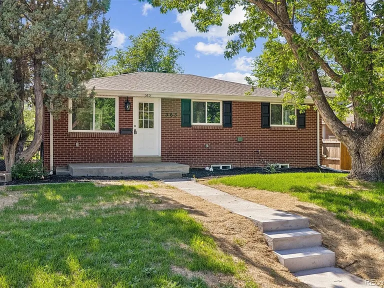 363 S Ivy St — Photo 1